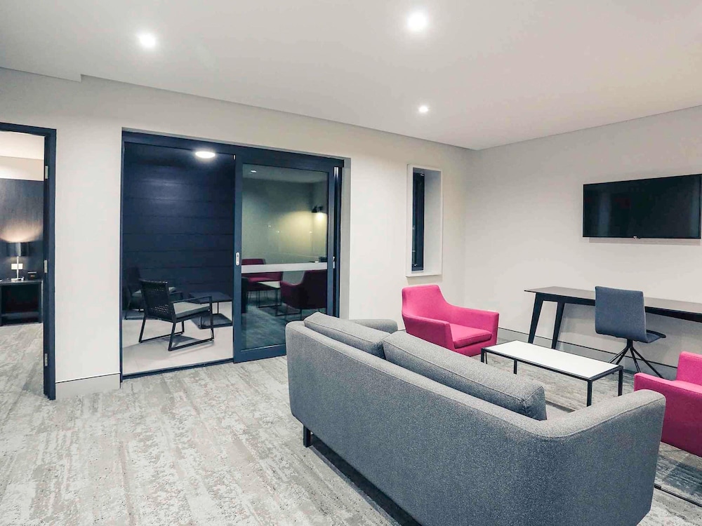 Apartment, 1 Queen Bed, Balcony (West End)