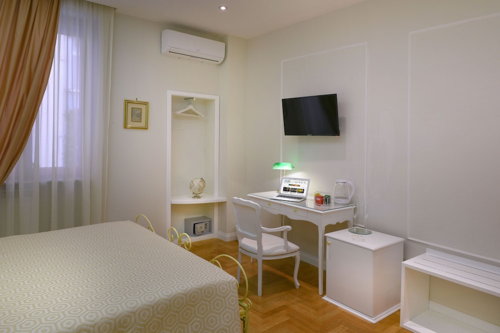 Luxury Quadruple Room ( Maria Isabella) photo 2