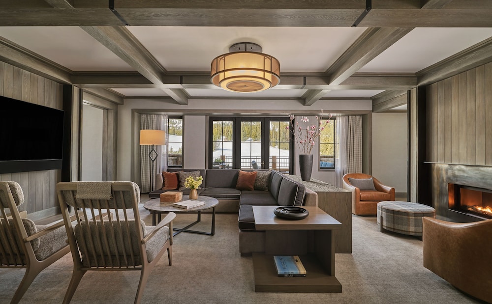Spanish Peaks Suite