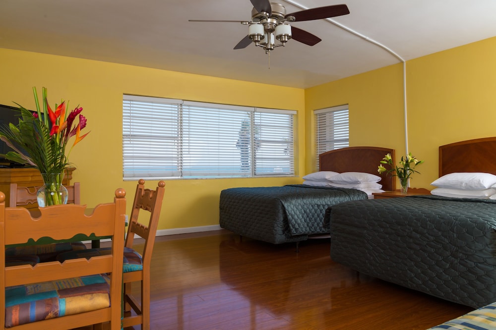 Room, 2 Queen Beds - Photo 2