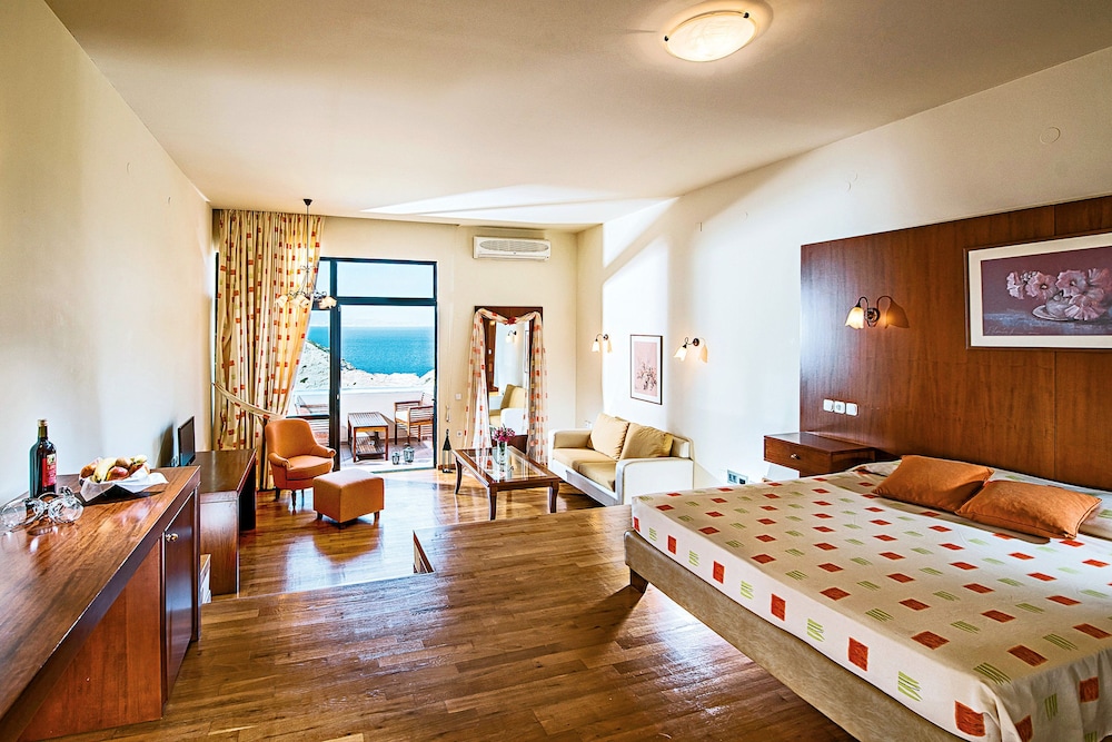 Junior Suite Land View
