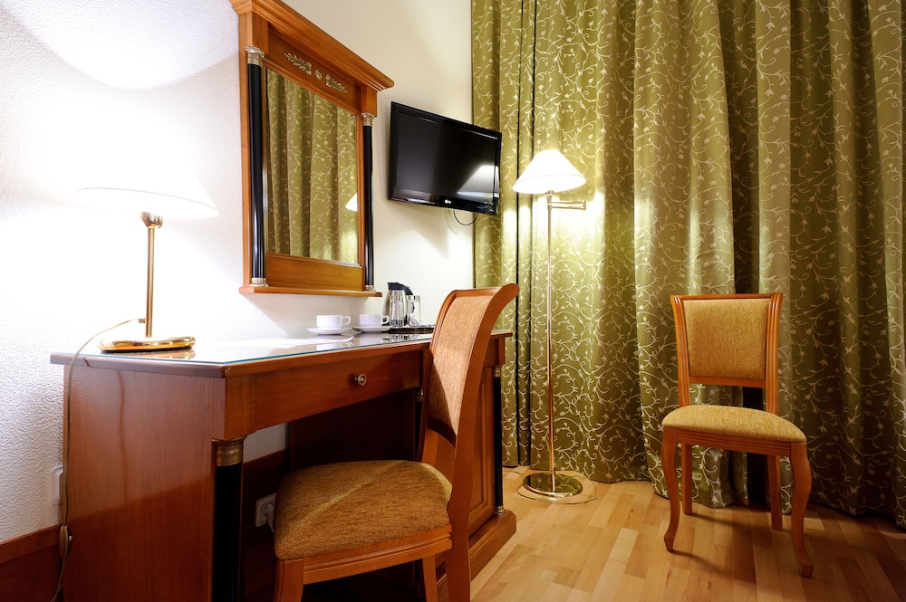 Standard Double or Twin Room photo 3