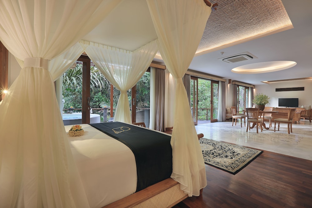 Royal Suite with Jacuzzi (with Daily Afternoon Tea) thumbnail 5