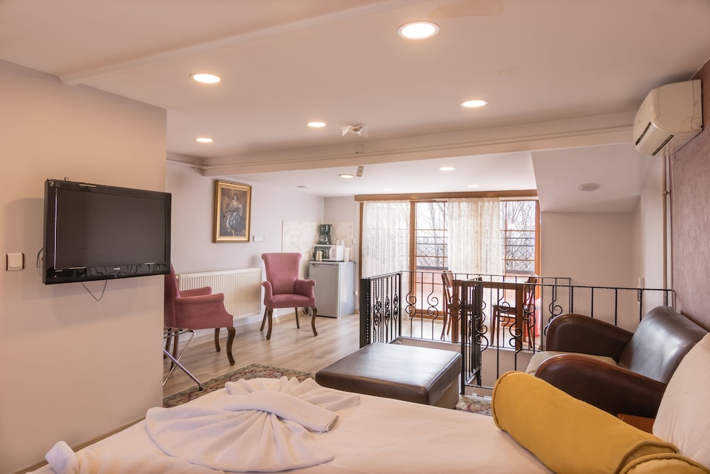 Deluxe Room, 1 Queen Bed, Sea View photo 3