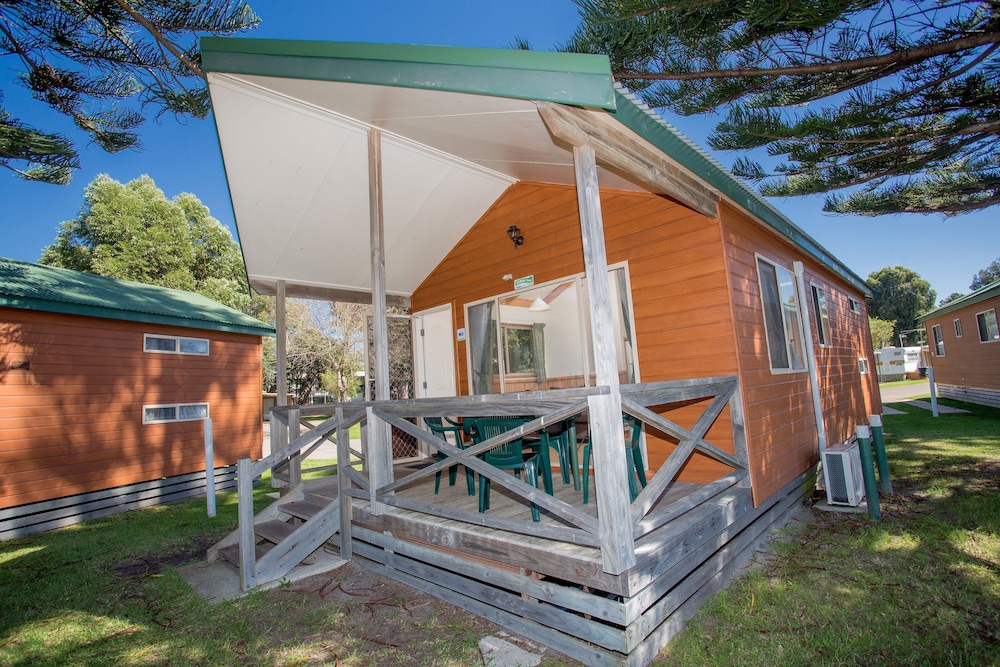 Waterfront Bungalow photo 3