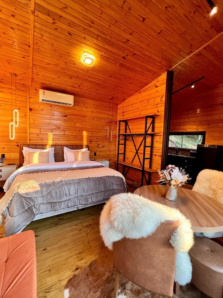 Deluxe Cabin, 1 King Bed with Sofa bed, Mountain View photo 3