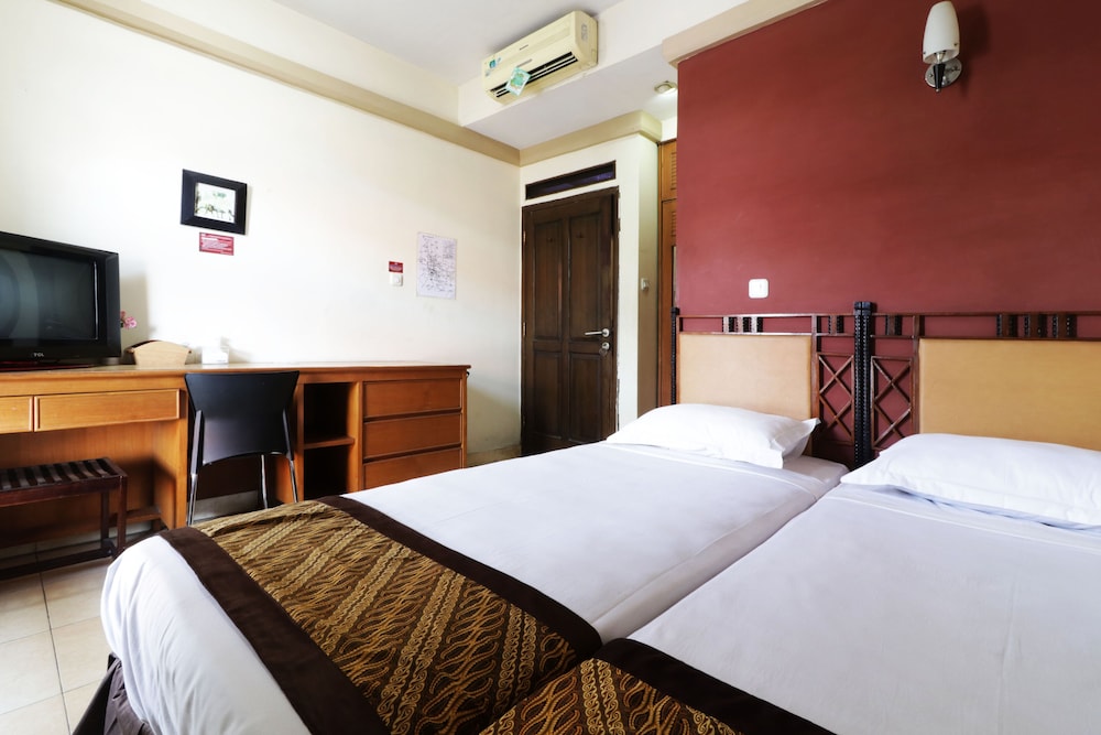 Standard Twin Room - Photo 1