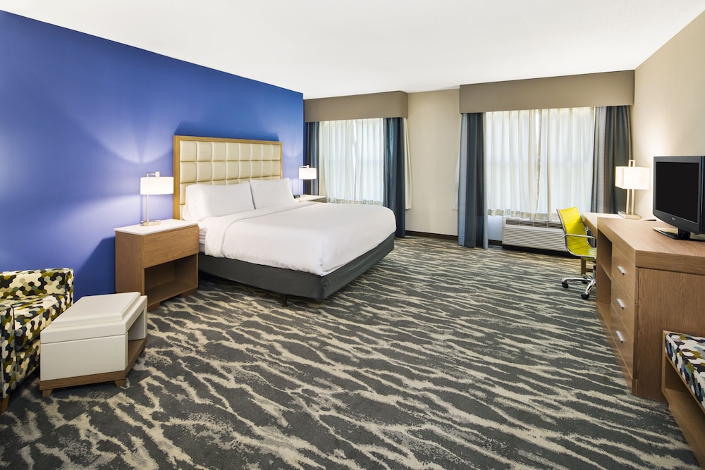 Standard Room, 1 King Bed, Accessible (Accessible Tub) - Photo 1
