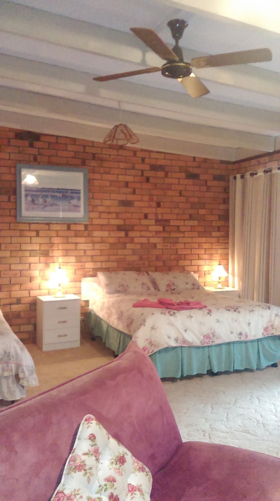 Bungalow, Kitchenette (Self contained) photo 1