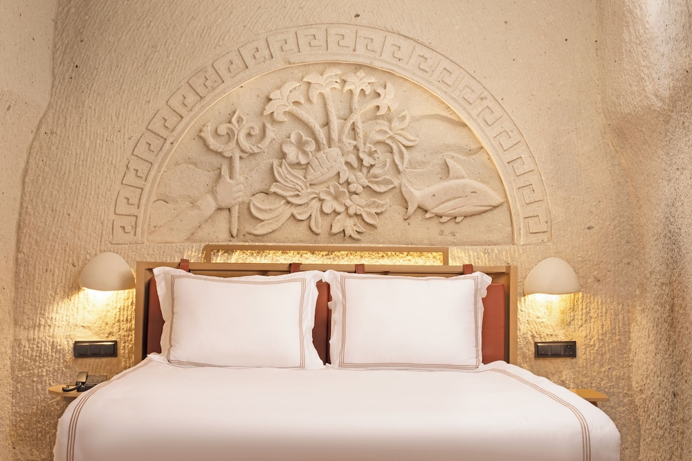 Premium Cave Suite