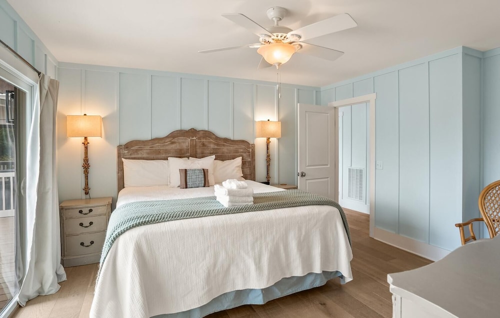 House, Multiple Beds, Kitchen, Partial Ocean View photo 3