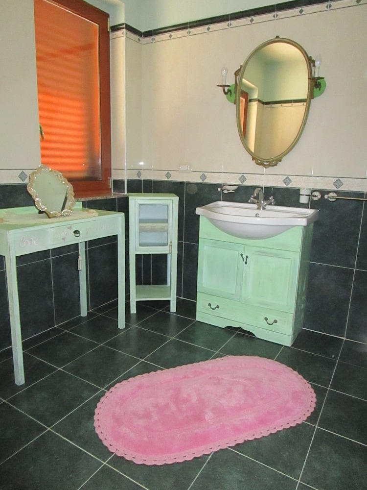 Superior Triple Room, Jetted Tub photo 3
