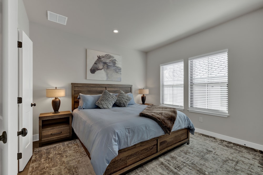 Condo, 1 King Bed with Sofa bed, Hot Tub (930 S Eagle B2 #204)