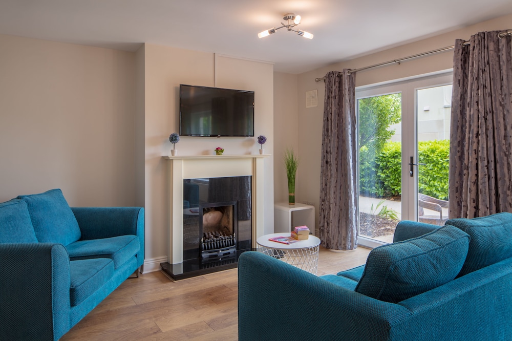 Double Or Twin Room (Within 3 Bedroomed House) photo 3