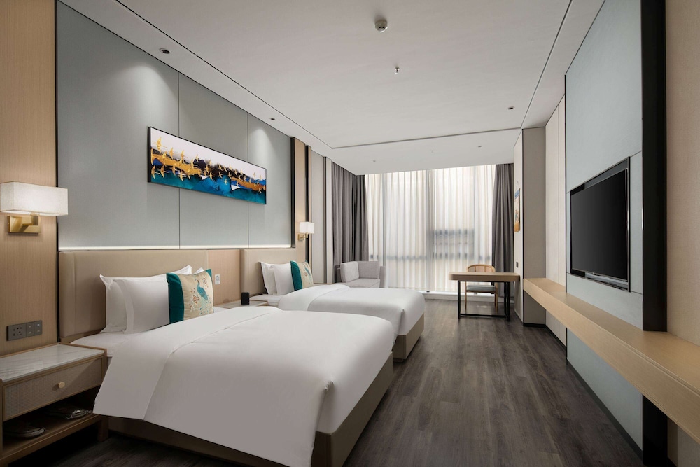 Deluxe Room, 2 Queen Beds, Non Smoking photo 3