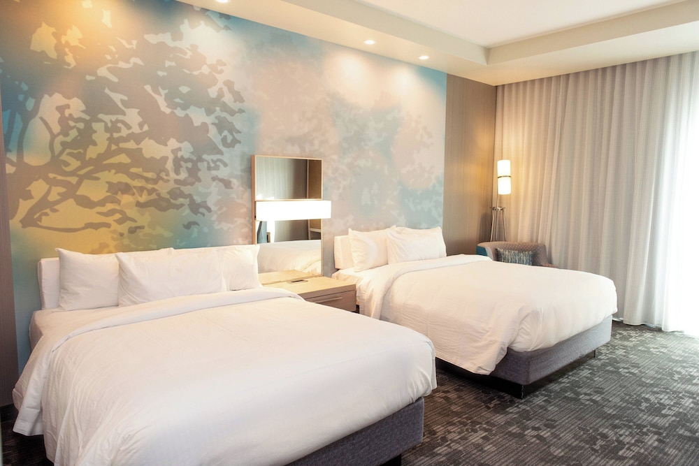 Room, 2 Queen Beds (Hearing Accessible) - Photo 1