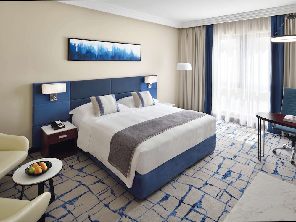 Superior Room, 1 King Bed photo 3