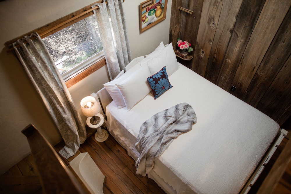 Premium Cottage, 2 Queen Beds photo 3