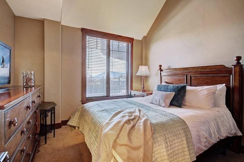 Condo (Luxury Crystal Peak Lodge 3 Bedroom C)