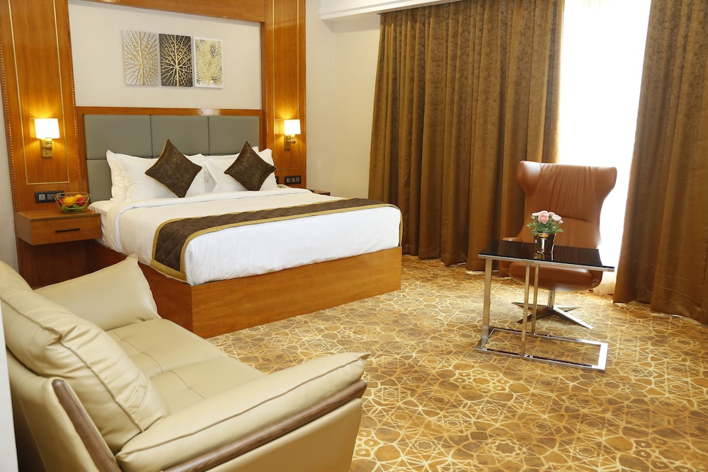 Executive Room - Photo 8