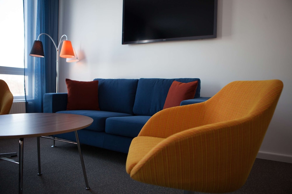 Junior Suite, 2 Twin Beds, Non Smoking, Sea View (with Sofabed) photo 3