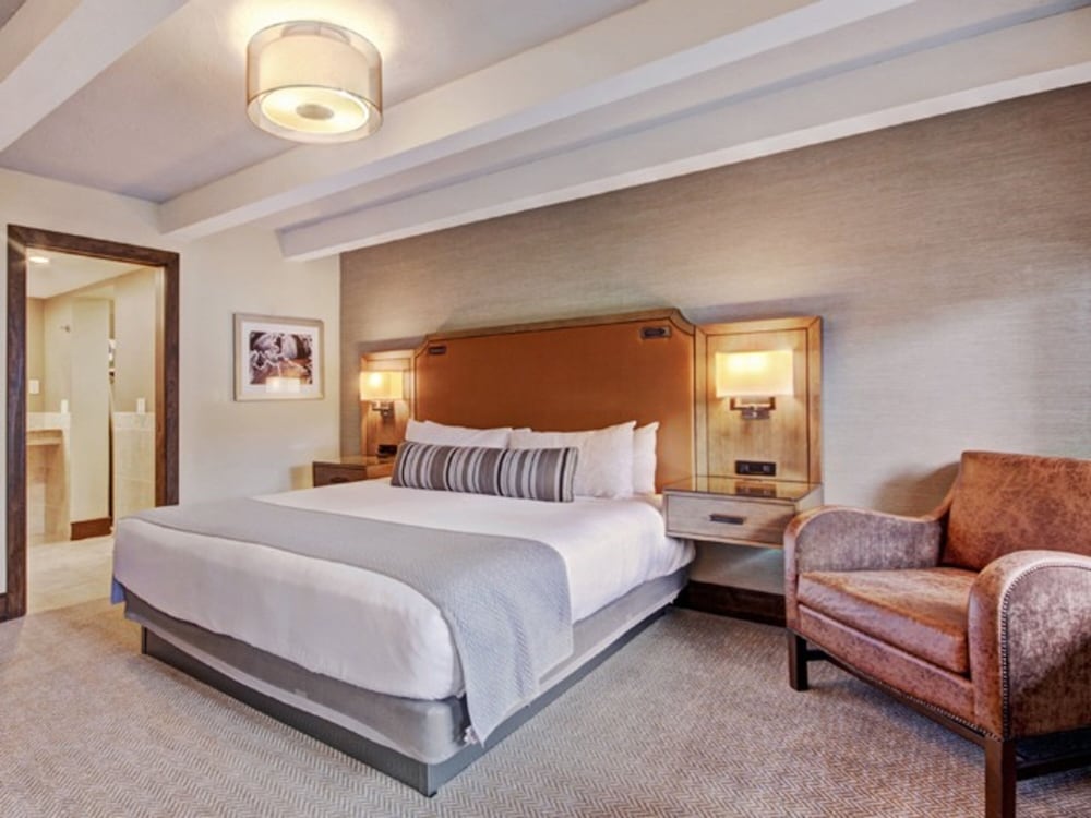 Deluxe Room, 1 King Bed - Photo 1