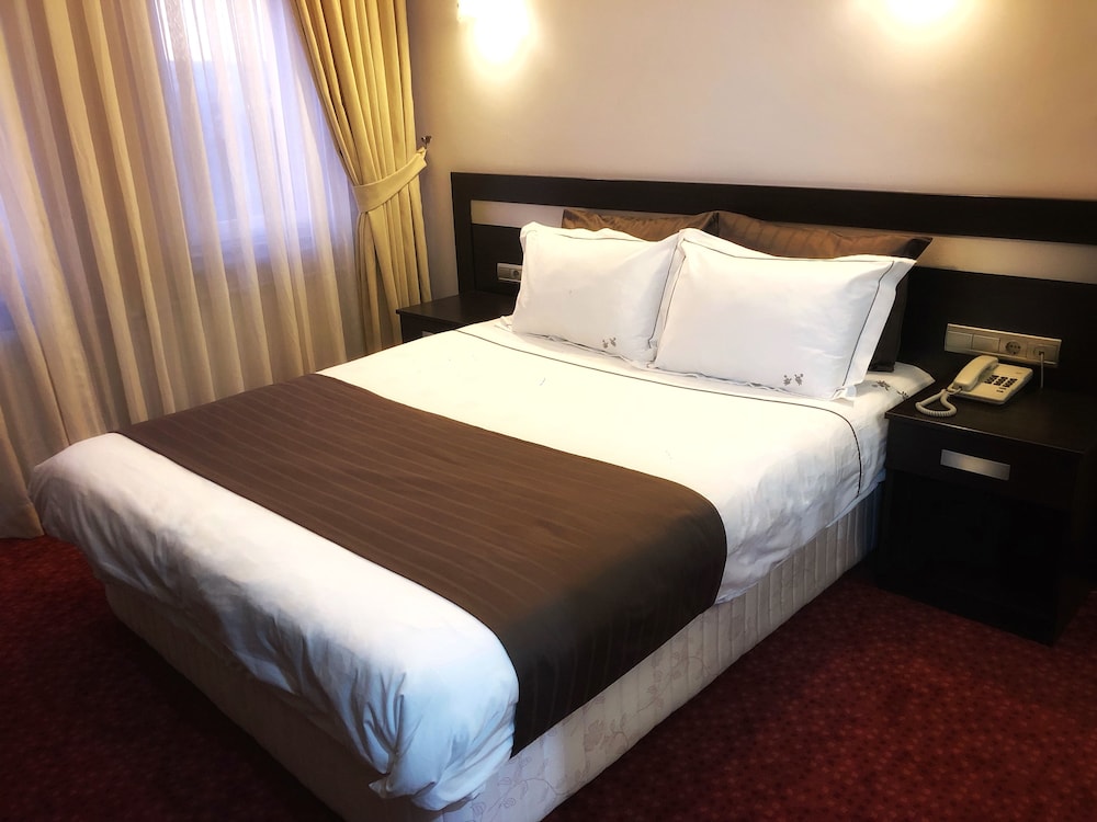 Deluxe Suite, City View