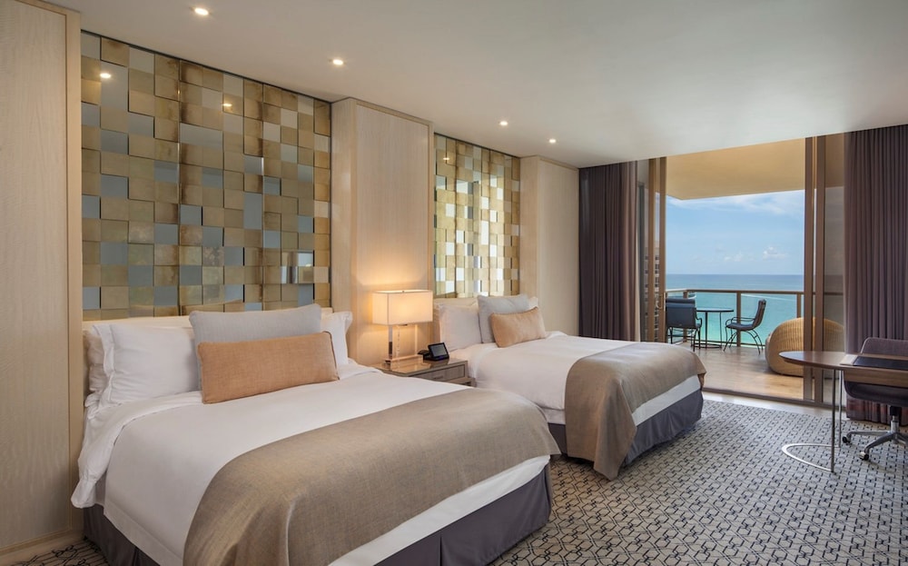 Grand Room, 2 Queen Beds, Ocean View (Mobility Accessible, Tub)