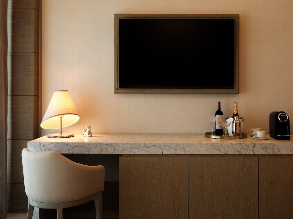 Euphoria King Suite
