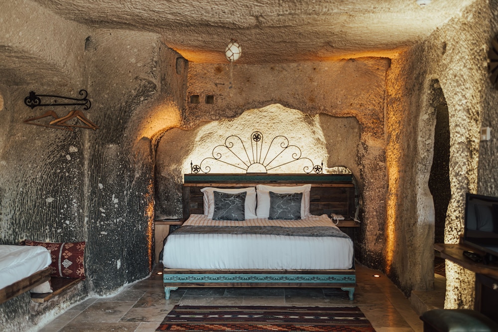 Special Cave Pool Suite