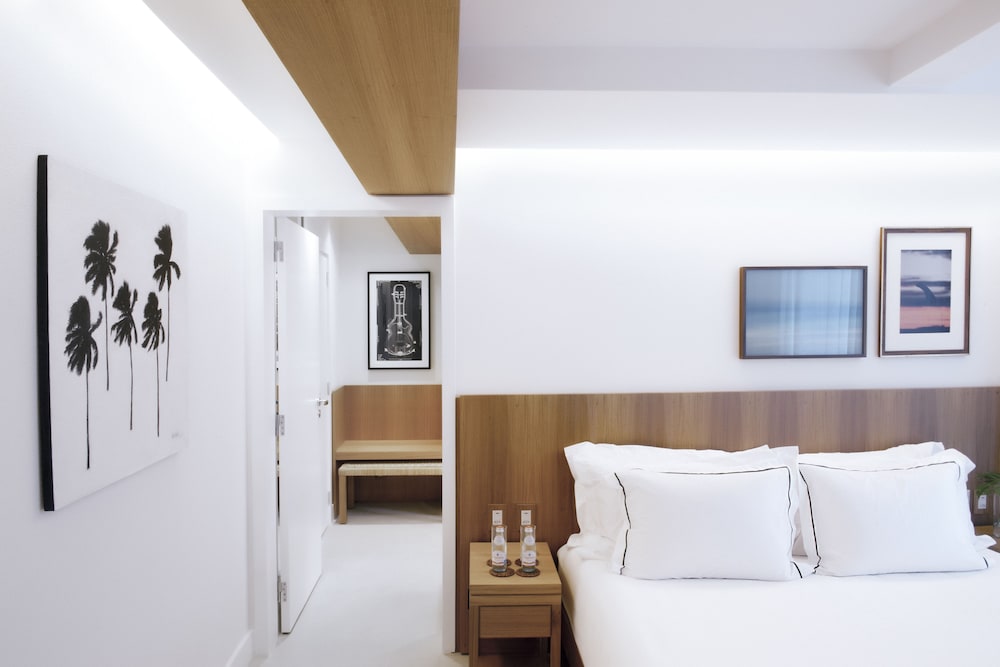The Room, 1 Queen Bed, Partial Ocean View - Photo 2
