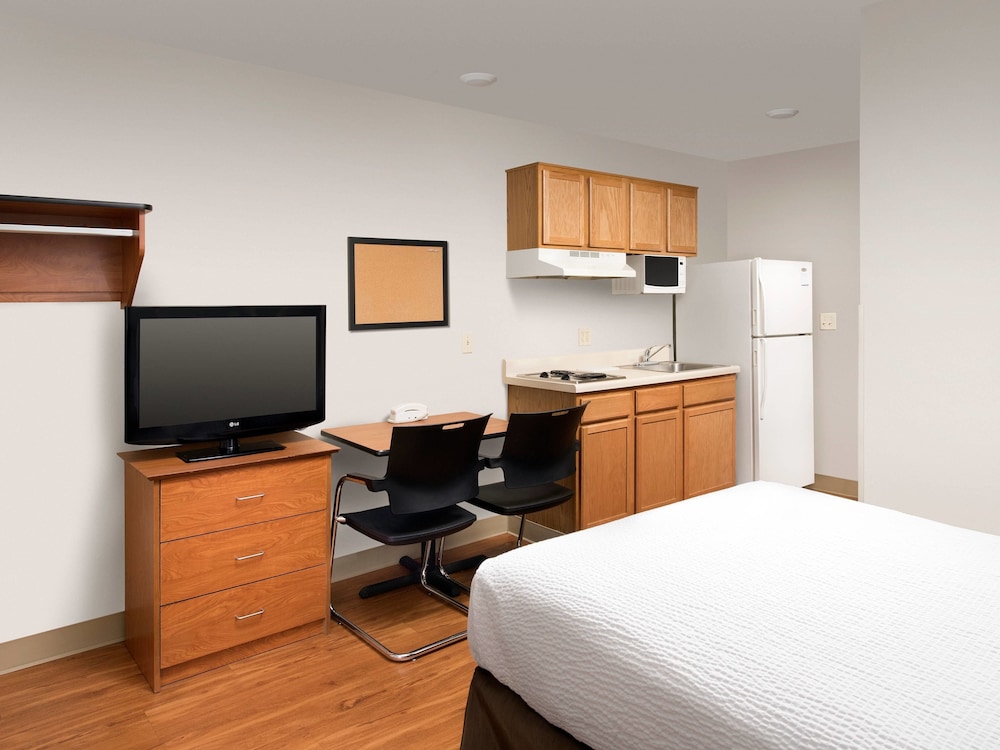 Standard Studio, 2 Queen Beds, Non Smoking, Refrigerator & Microwave photo 2