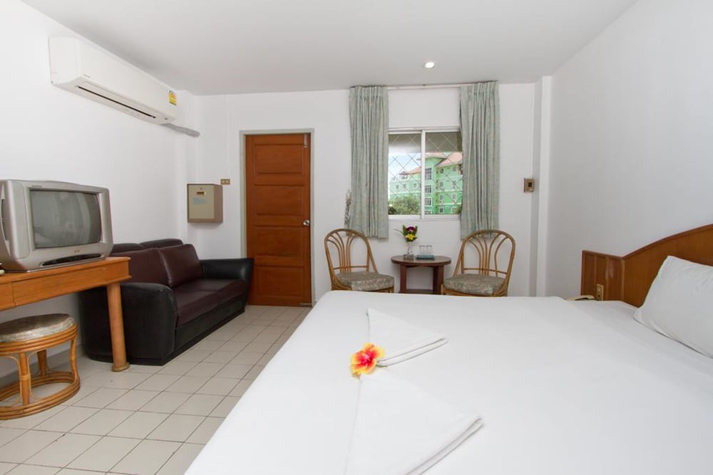 Deluxe Double Room (Pool Access) photo 3
