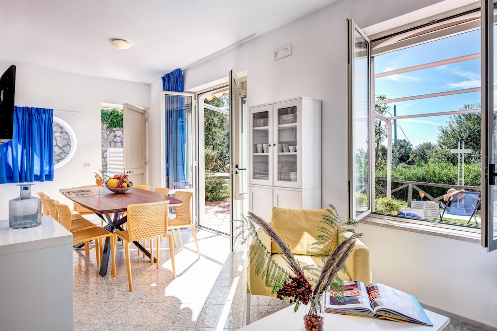 Deluxe Apartment, 3 Bedrooms, Balcony, Sea View - Photo 1