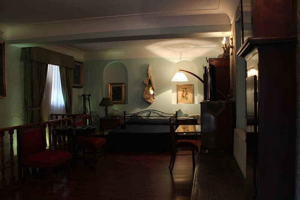 Deluxe Triple Room photo 3