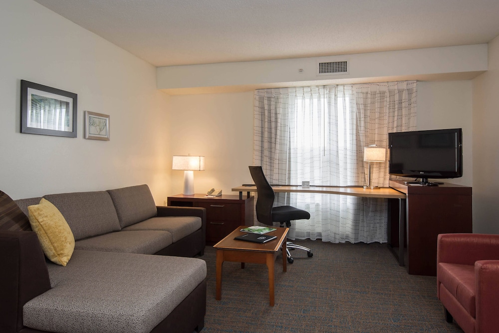 Suite, 2 Queen beds with a Sofa bed - Photo 4