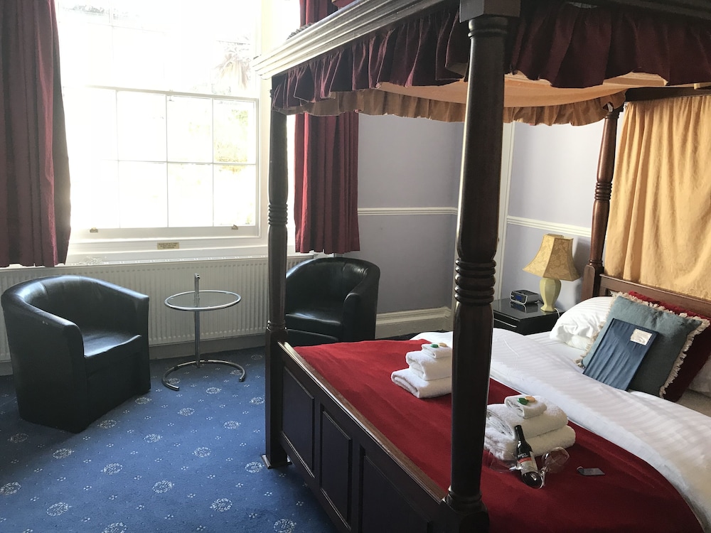 Four Poster Room photo 3