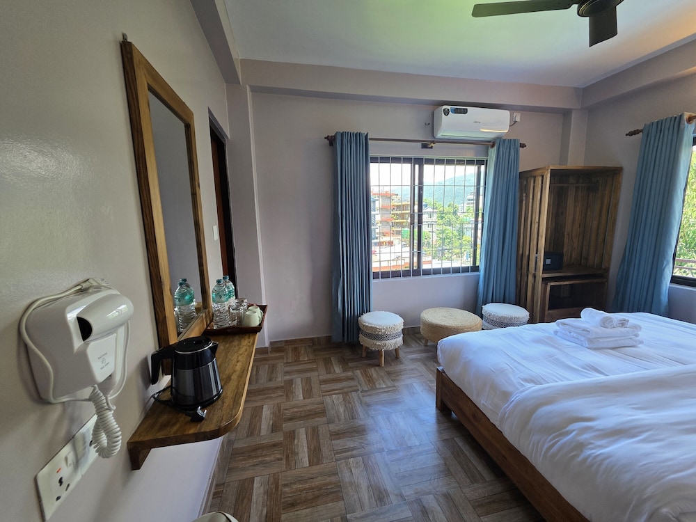 Deluxe Suite, Hill View
