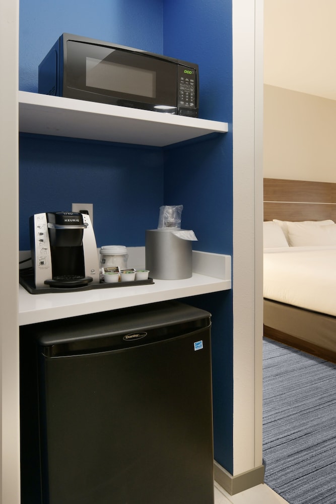 Suite, 1 King Bed, Accessible (Comms, Roll Shwr) - Photo 3