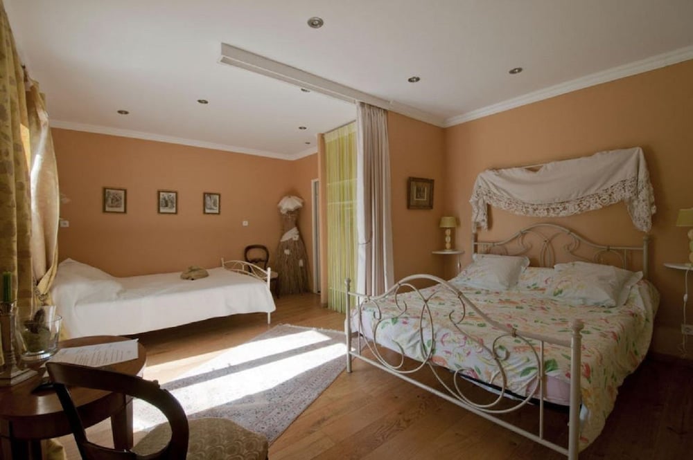 Family Room (Dame D’Antan)