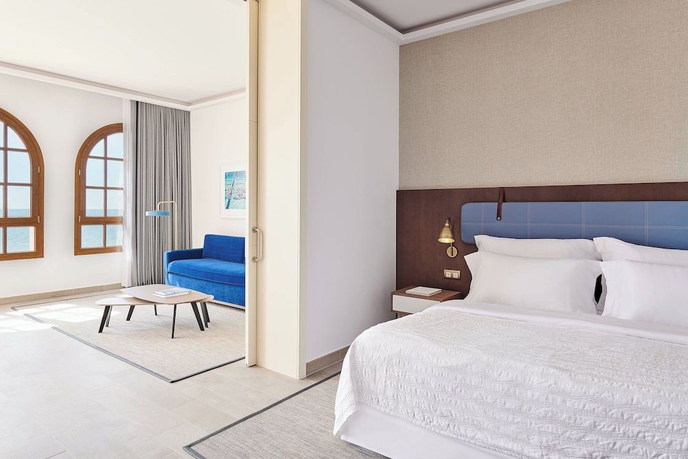 Suite, 1 King Bed, Beachfront