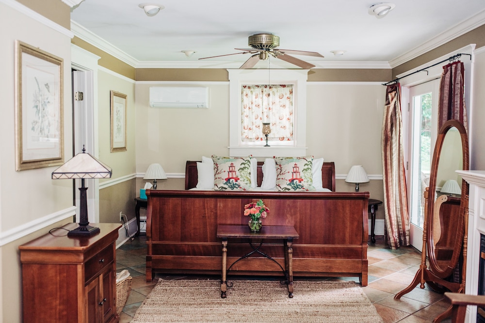 Deluxe Studio Suite photo 2