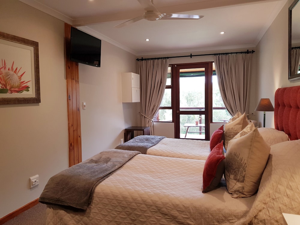 Comfort Twin Room, 1 Bedroom, Terrace, Pool View photo 2
