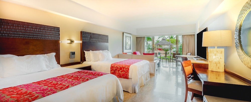 Ocean View Suite Double (2 Queen) - Photo 1