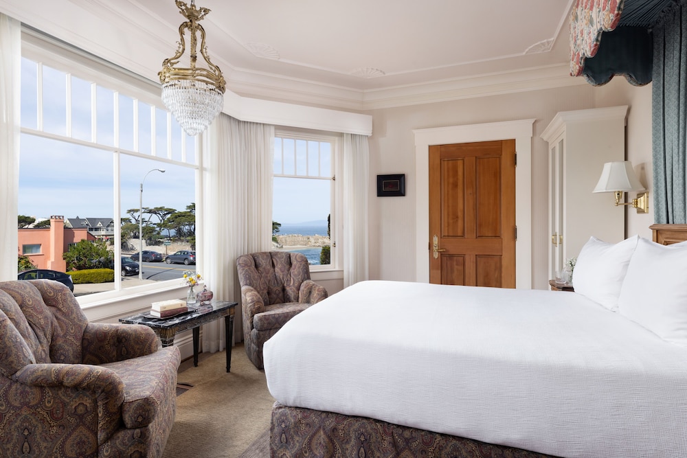 Luxury Room, 1 Queen Bed, Partial Ocean View