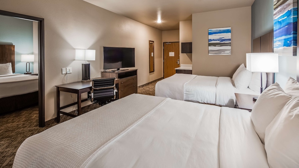 Suite, Multiple Beds, Non Smoking, Refrigerator & Microwave