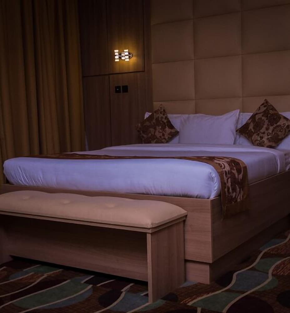 Deluxe Room, 1 King Bed photo 1