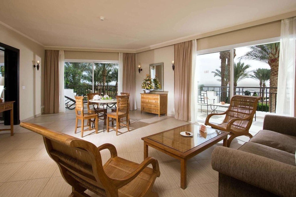 Junior Suite, 1 Queen Bed, Sea View - Photo 3