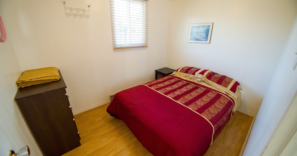 Deluxe Chalet, 2 Bedrooms, Kitchen, Lake View photo 2