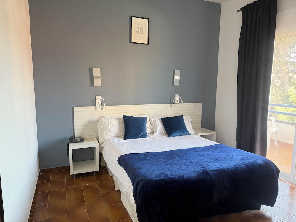 Basic Double Room, Balcony, Garden View photo 3
